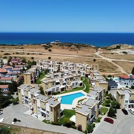 Tiny House With Pool Mountain View & 100mt To Sea. Apartment